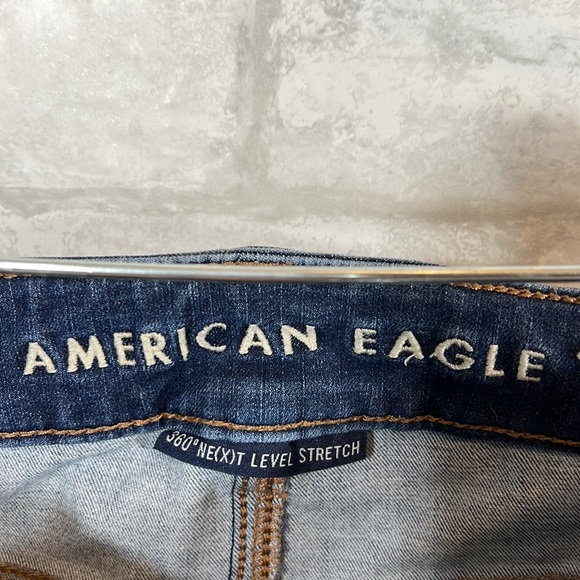 American eagle distressed hi-rise jegging a size 4 short - Picture 5 of 11
